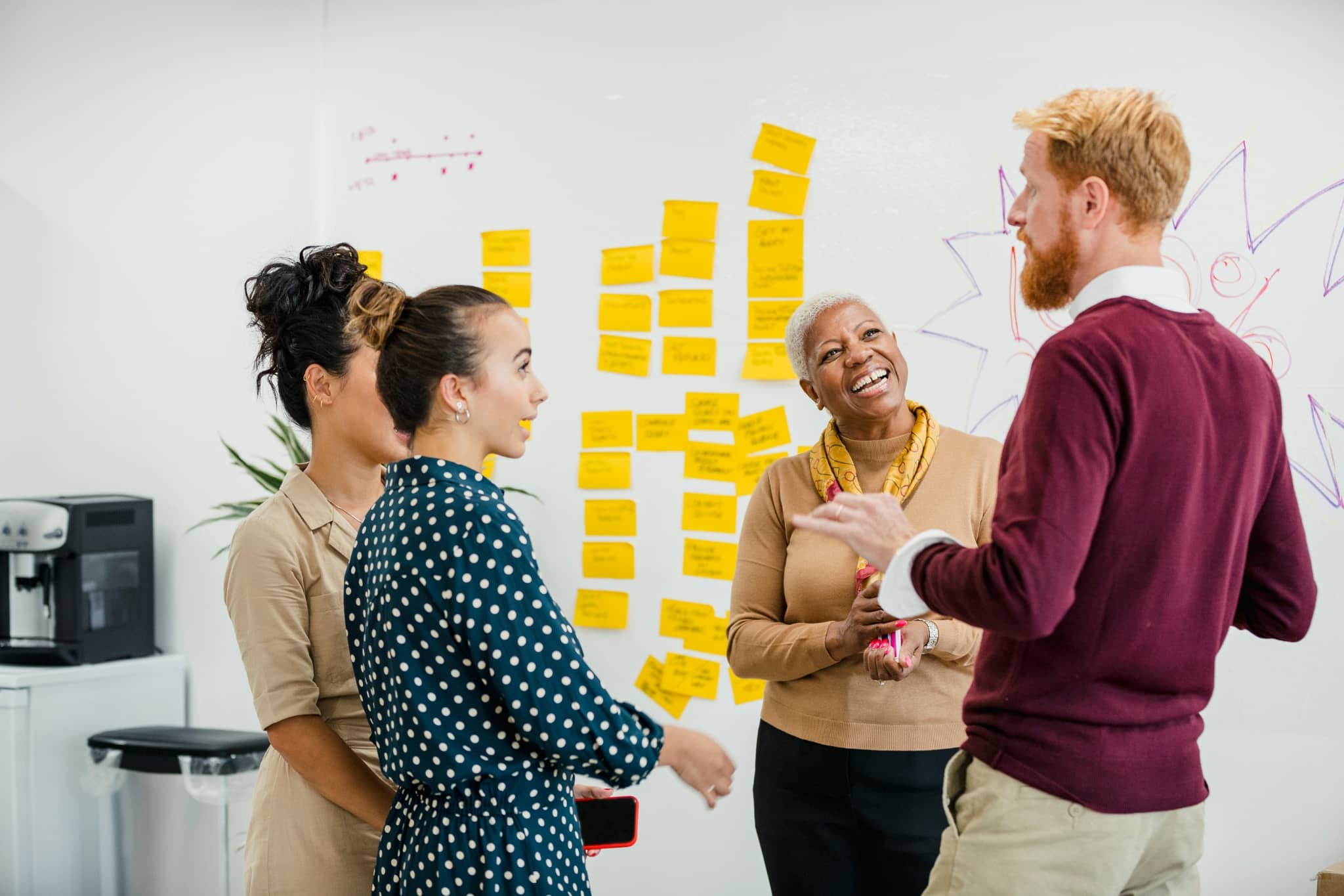 A group of team members brainstorming - Pearson TalentLens